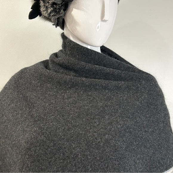 Orkney Isles Geelong Lambswool Poncho - Picture 5 of 10